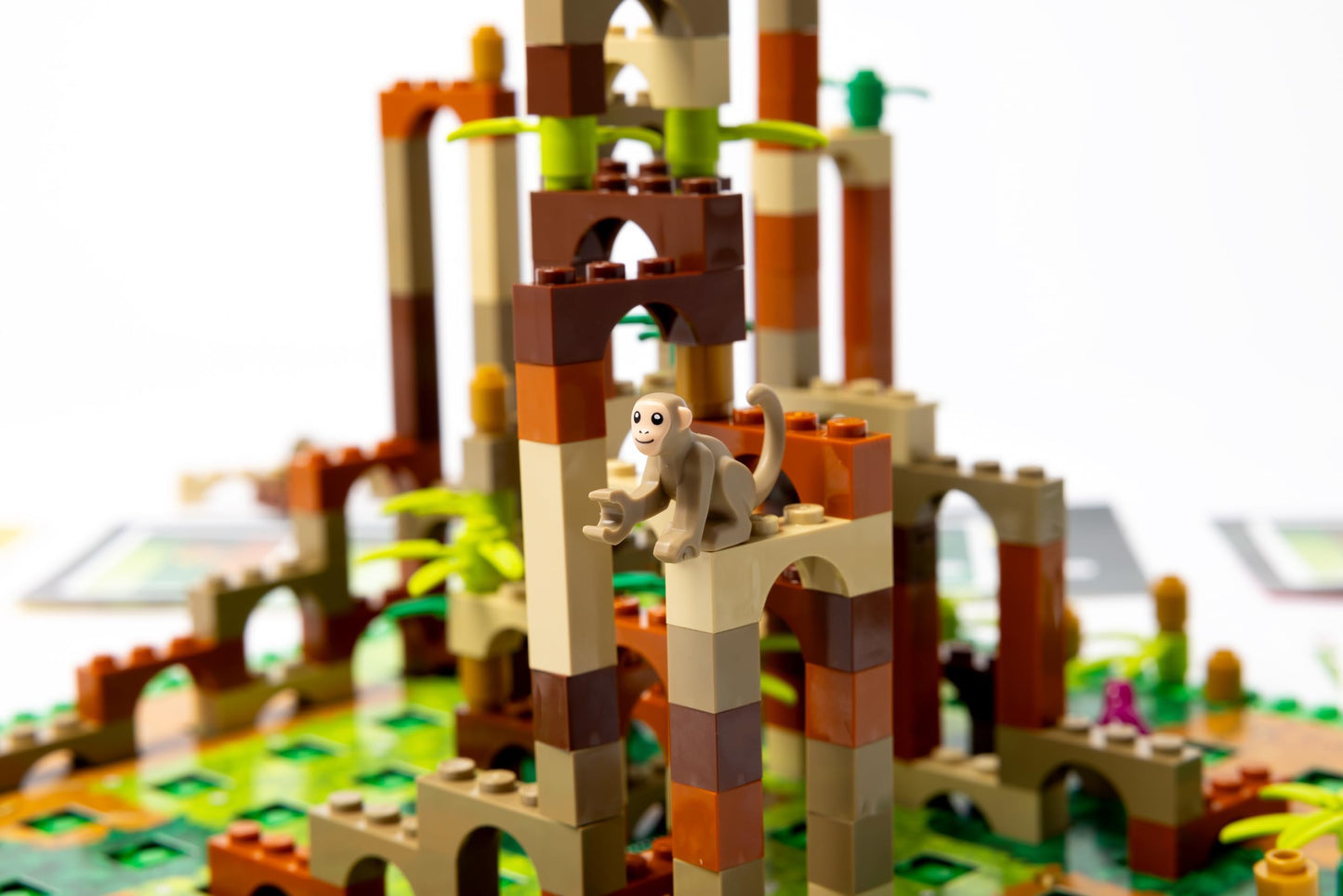 Asmodee - Monkey Palace: A LEGO Board Game - Build Your Way to Victory Brick by BrickFun Family Building Game for Kids and Adults, Ages 10+, 2-4 Players, 45 Minute Playtime