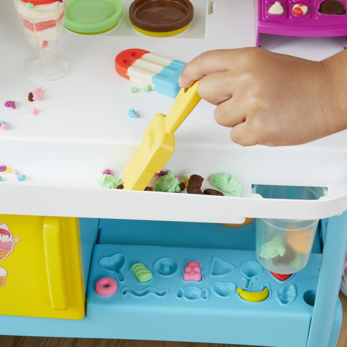 Play-Doh Kitchen Creations Ultimate Ice Cream Truck Playset with 27 Accessories, 12 Pots, Realistic Sounds, Multicolor, 203.2 x 635 x 558.8 mim