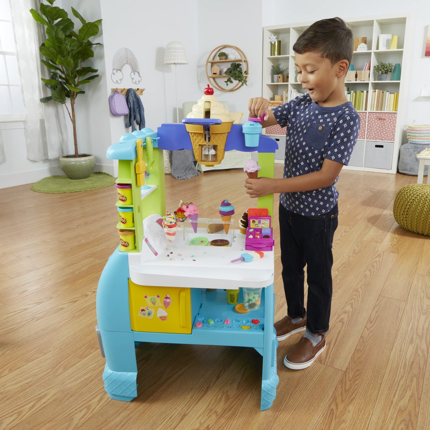 Play-Doh Kitchen Creations Ultimate Ice Cream Truck Playset with 27 Accessories, 12 Pots, Realistic Sounds, Multicolor, 203.2 x 635 x 558.8 mim