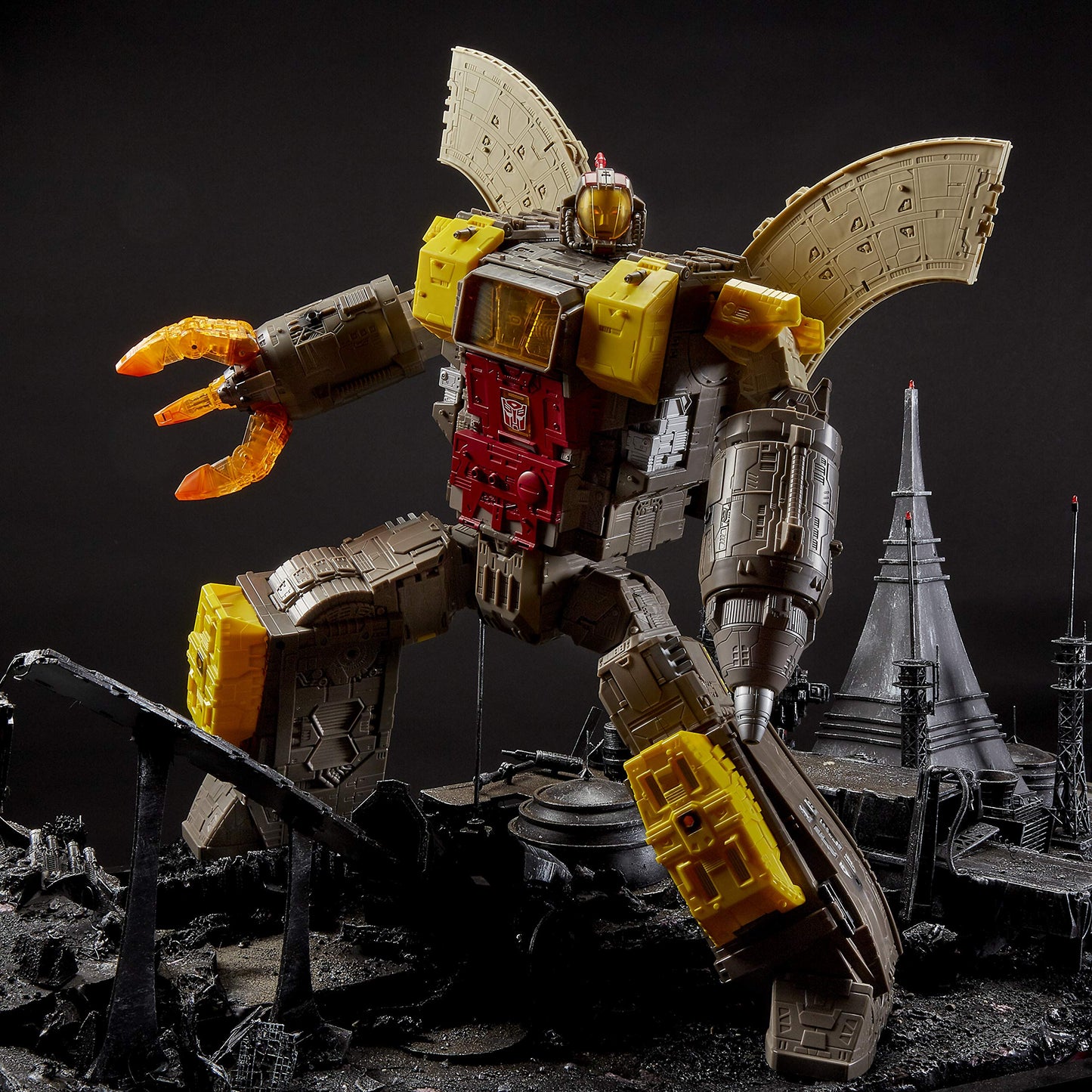 Transformers Toys Generations War for Cybertron Titan WFC-S29 Omega Supreme Action Figure - Converts to Command Center - Adults and Kids Ages 8 and Up, 2-feet